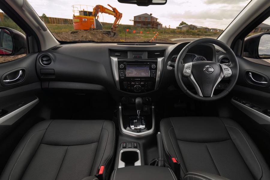 Торпедо Nissan Navara ST-X Dual Cab (D23) 2017 года  (AU) (фото 12 из 41)